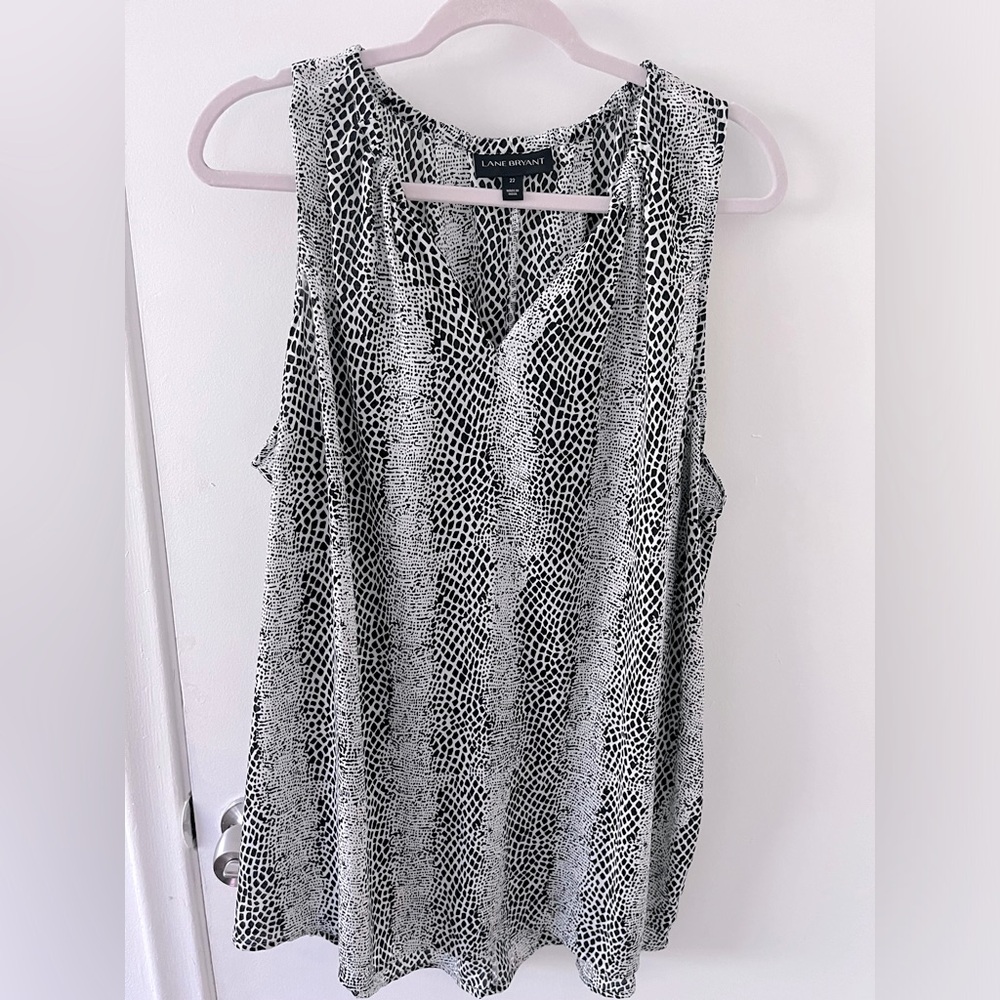 Lane Bryant top in size 22 black and white